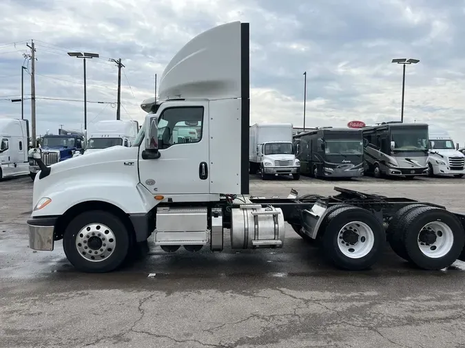 2018 International LT&reg; Series Day Cab