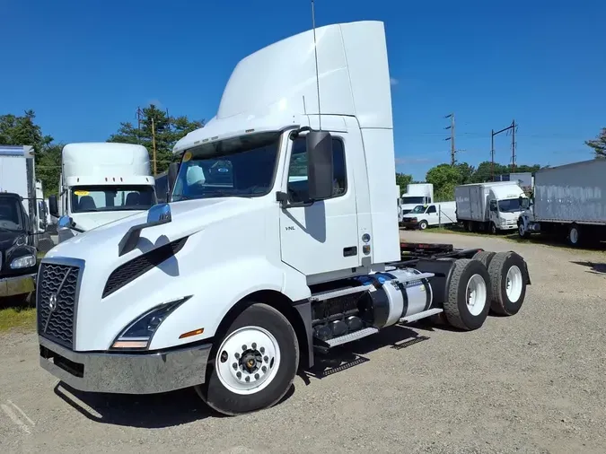 2019 VOLVO VNL64T-300