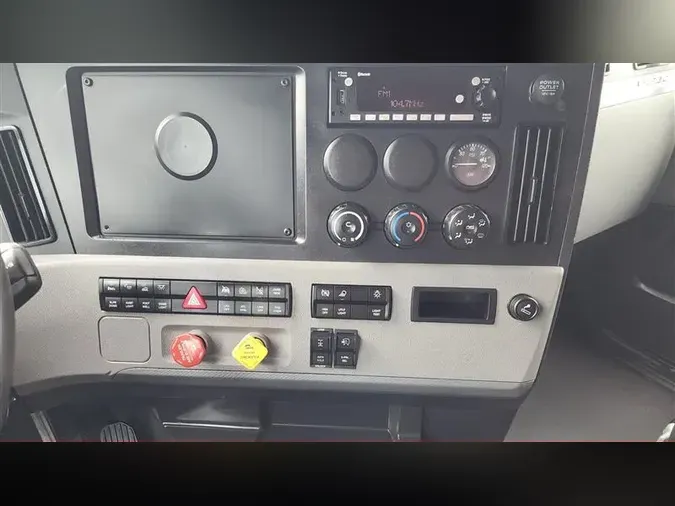 2022 FREIGHTLINER CA126