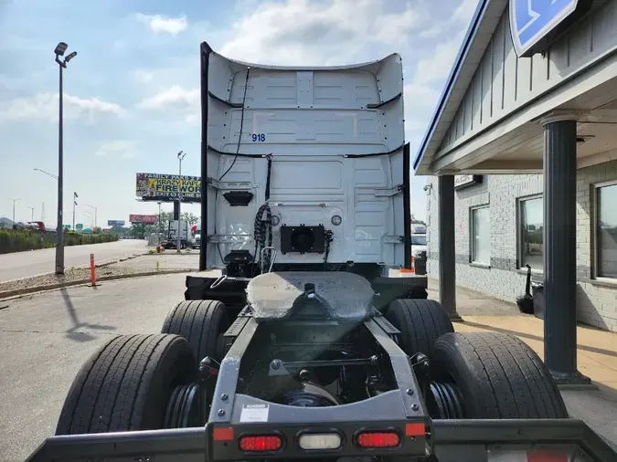 2022 VOLVO VNL64T740