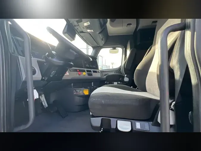 2020 FREIGHTLINER CA126