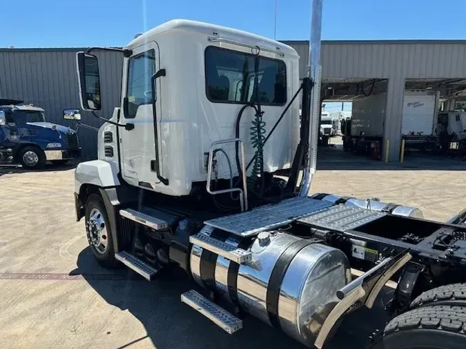 2022 MACK AN64T