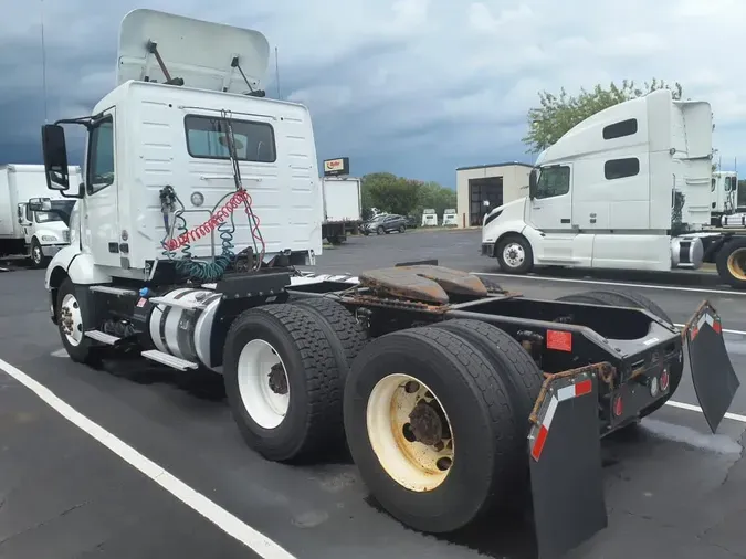 2019 VOLVO VNL64T-300