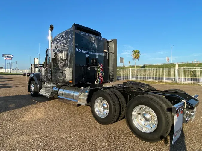 2024 Kenworth W990