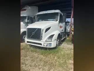 2019 VOLVO VNR42T300
