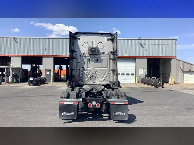 2022 Freightliner Cascadia 126