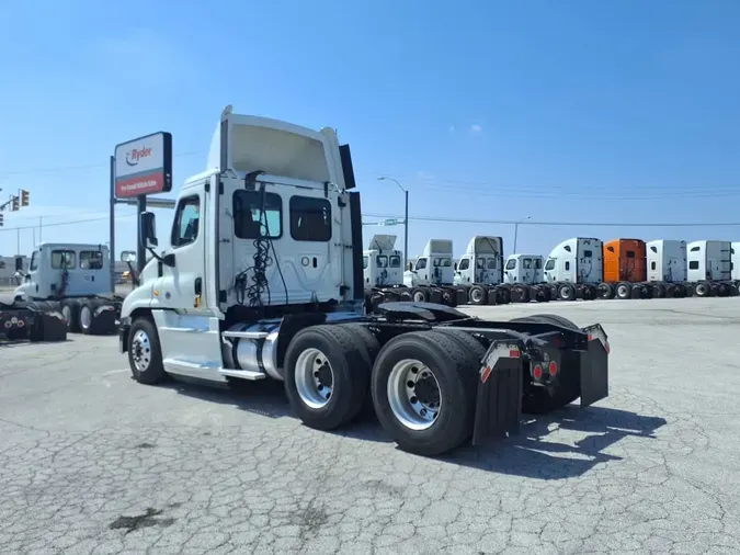 2018 FREIGHTLINER CASCADIA 125