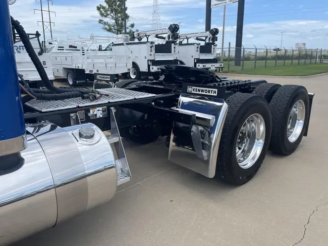 2022 Kenworth W900