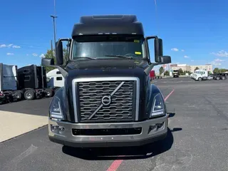 2025 VOLVO VNL64T860