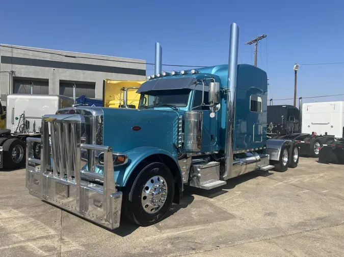 2023 Peterbilt 389