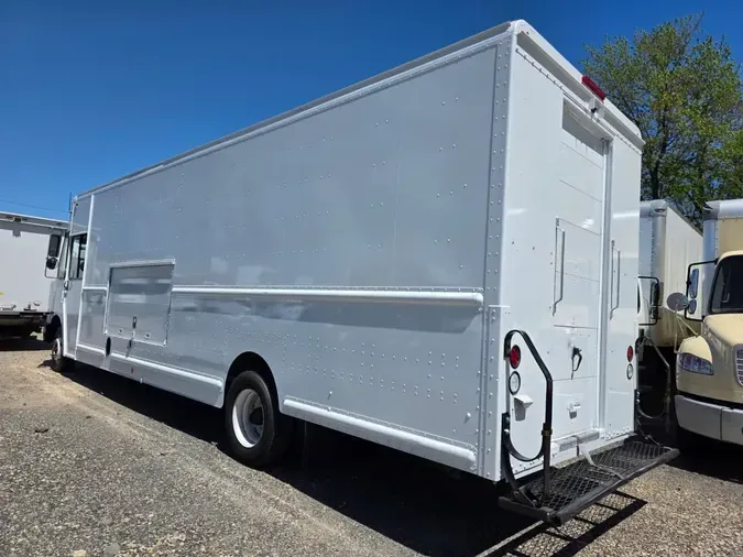 2017 FRTLR CUSTOM CHASSIS CORP MT-55 WALK-IN