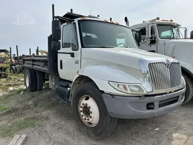 2004 INTERNATIONAL DURASTAR 4300