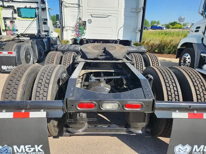 2022 VOLVO VNL64T760