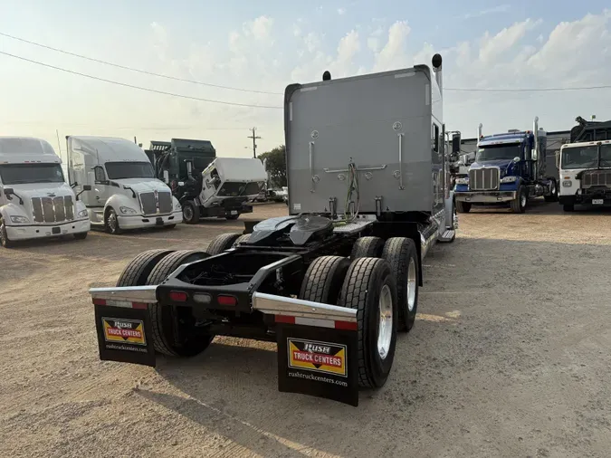 2023 Peterbilt 389