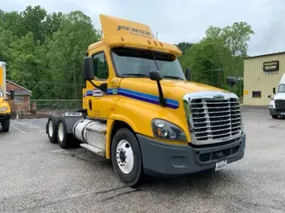 2017 FREIGHTLINER X12564ST