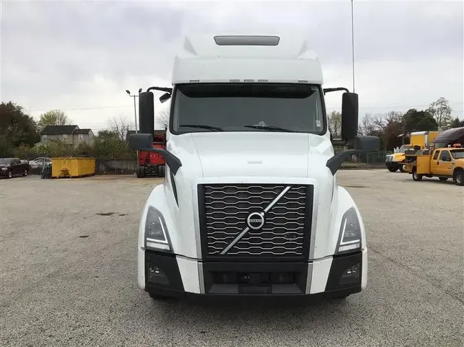 2022 VOLVO VNL860