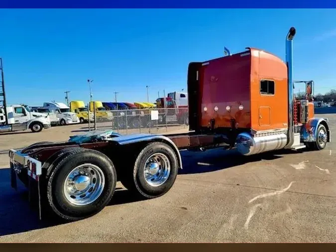2022 Peterbilt 389