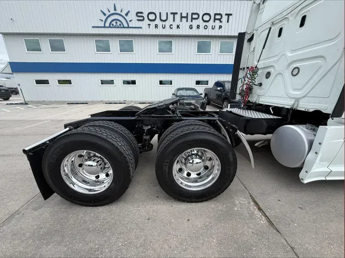 2020 Freightliner Cascadia 126