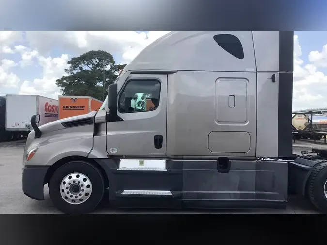 2022 Freightliner Cascadia 126