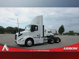 2021 VOLVO VNR64T300