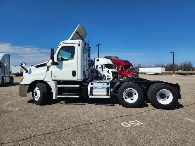 2019 FREIGHTLINER Cascadia 126