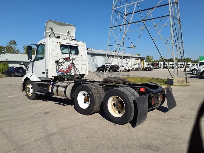 2019 VOLVO VNL64T-300
