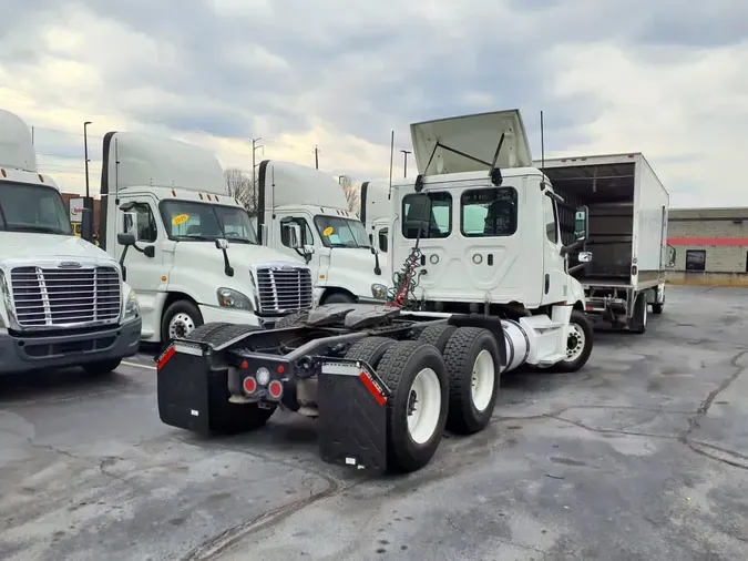2019 FREIGHTLINER/MERCEDES NEW CASCADIA PX1266447b2f7ca0635e93e967b52f4ae00e425