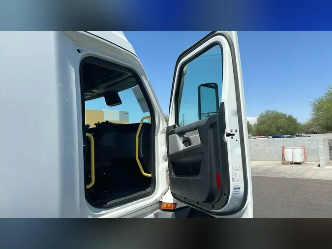 2022 Freightliner Cascadia 126