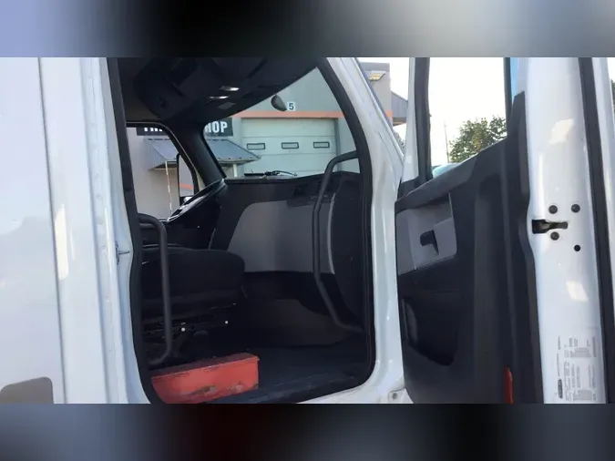 2019 Freightliner Cascadia 126