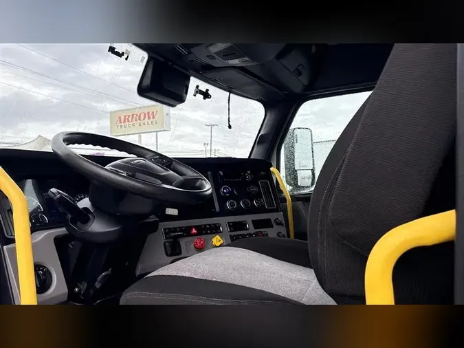 2021 FREIGHTLINER CA12647bd5fb106da8ab9bf78fb6054044195