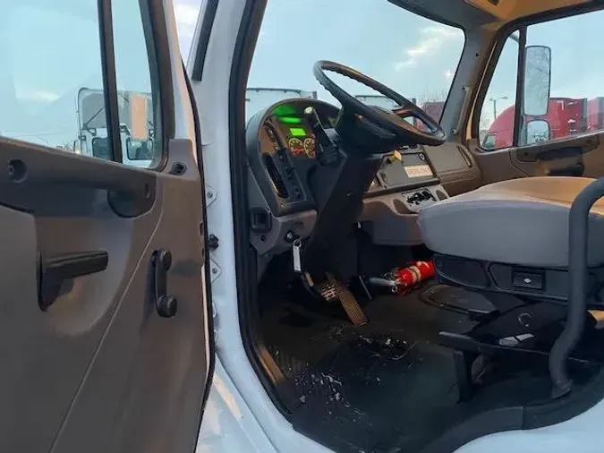 2022 Freightliner Business Class M2 106