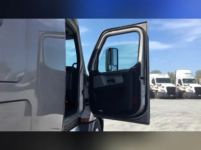 2021 Freightliner Cascadia 126