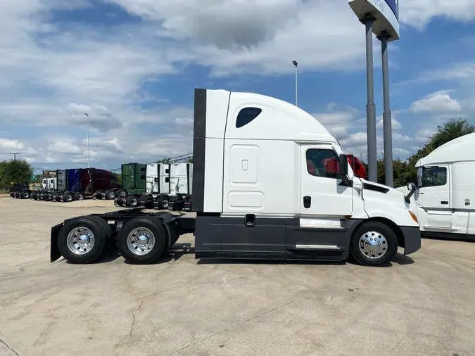 2021 FREIGHTLINER CASCADIA 126