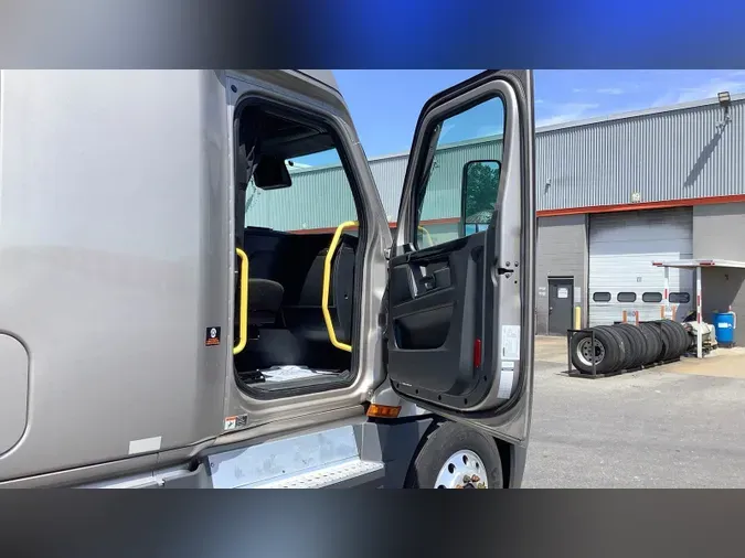 2025 Freightliner Cascadia 126