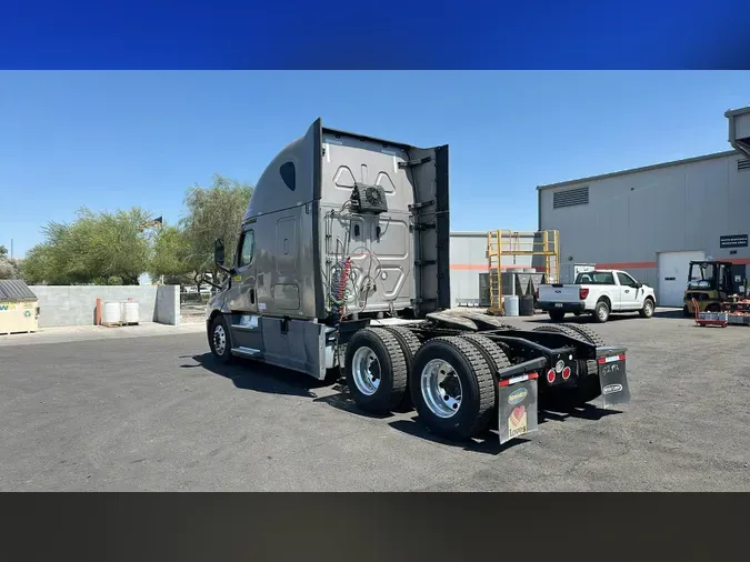 2022 Freightliner Cascadia 126