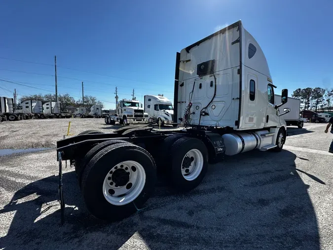 2019 Freightliner Cascadia 126