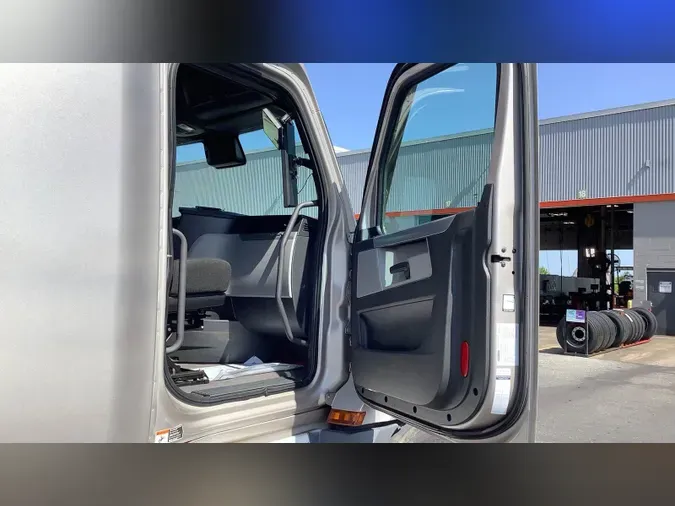 2022 Freightliner Cascadia 126