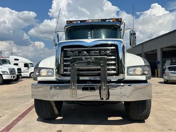 2022 MACK GR64F