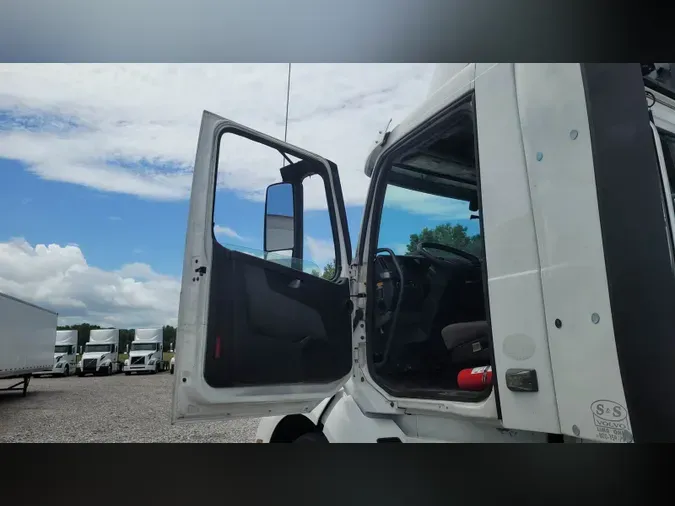 2019 Volvo VNL300