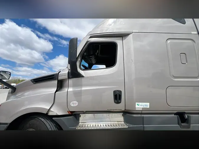 2022 Freightliner Cascadia 126