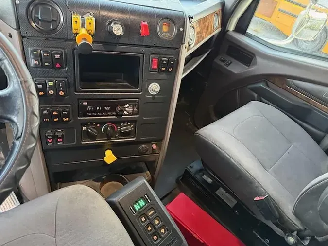 2019 International HX620