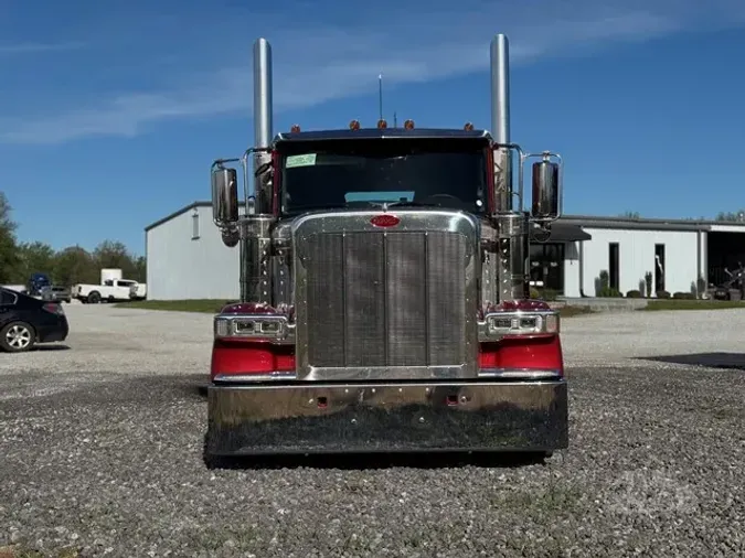 2027 PETERBILT 589
