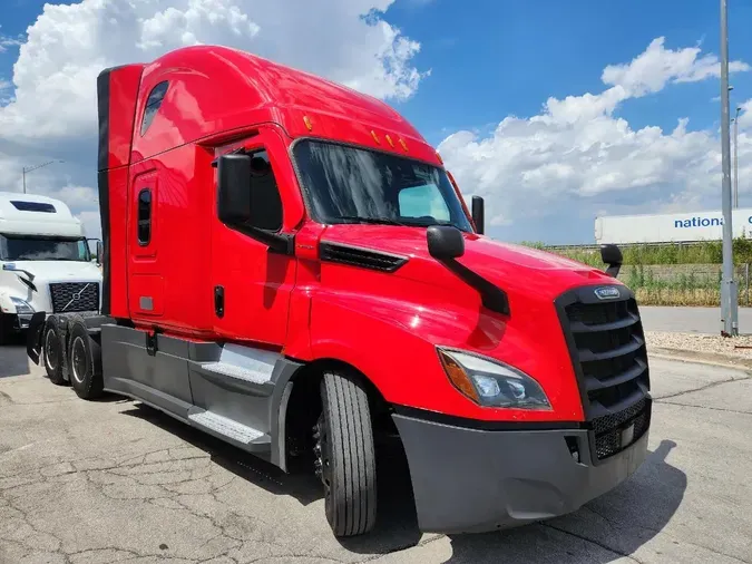 2022 FREIGHTLINER Cascadia 126