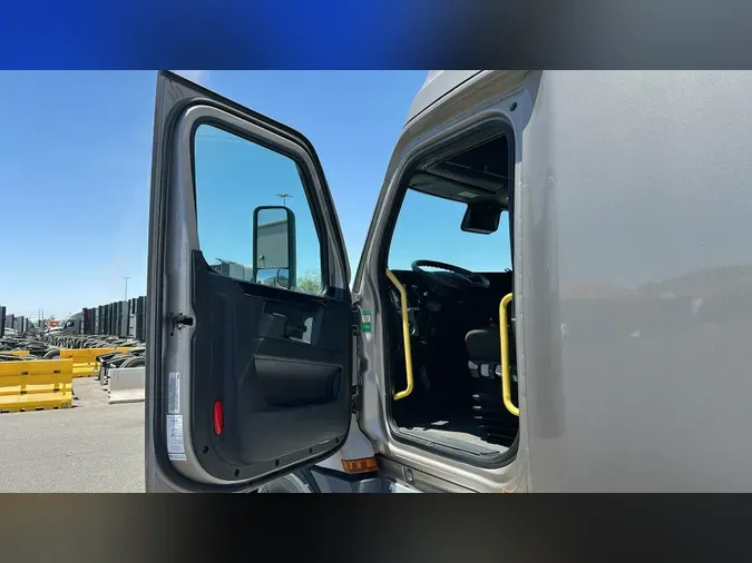 2024 Freightliner Cascadia 126