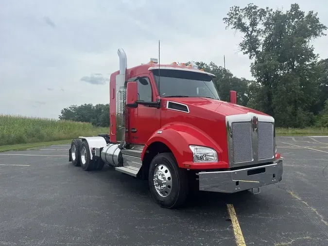 2025 Kenworth T880