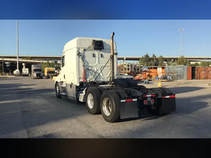 2022 Freightliner Cascadia 126