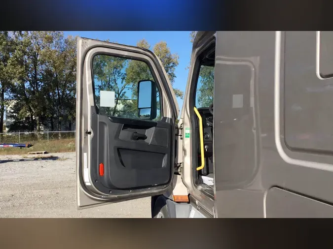 2025 Freightliner Cascadia 126