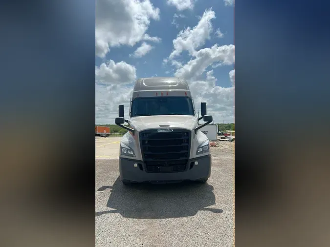 2023 Freightliner Cascadia 126