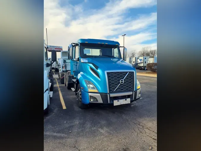 2019 VOLVO VNL64T-300
