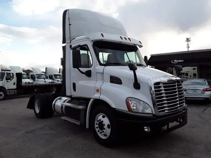 2016 FREIGHTLINER/MERCEDES CASCADIA 113